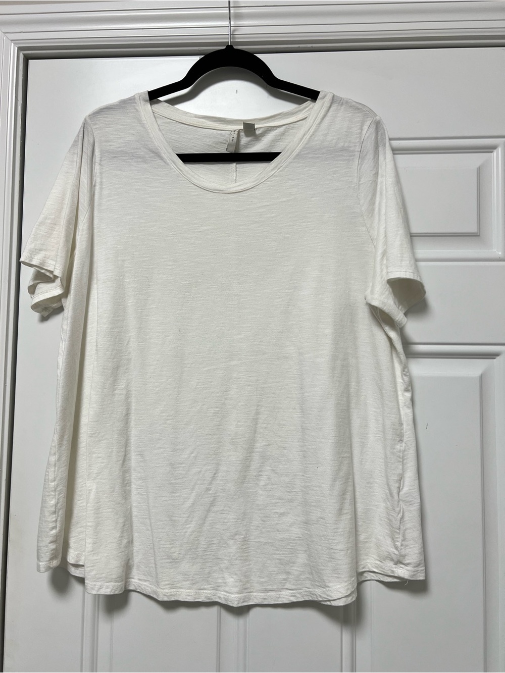 Everyday Scoop Neck Short Sleeve Tee - White